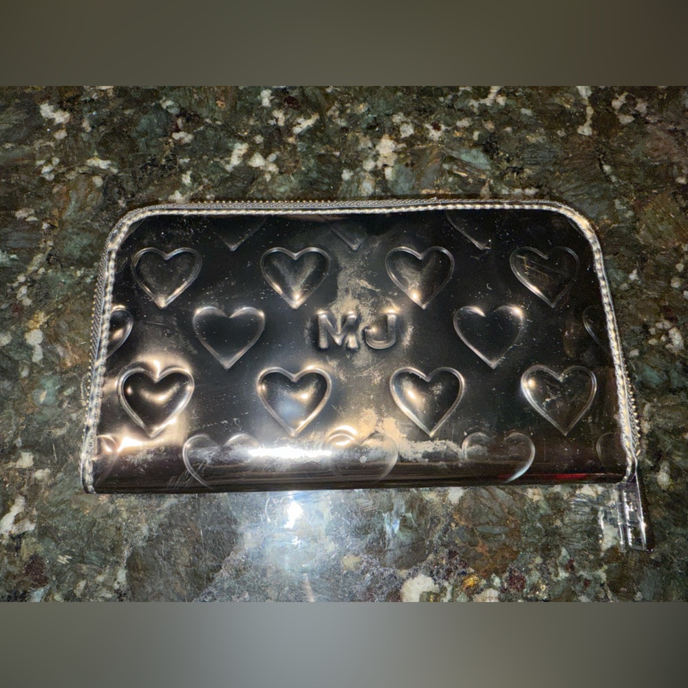 Marc Jacobs MJ Silver Metallic Reflective Hearts Zippered Clutch Wallet R
